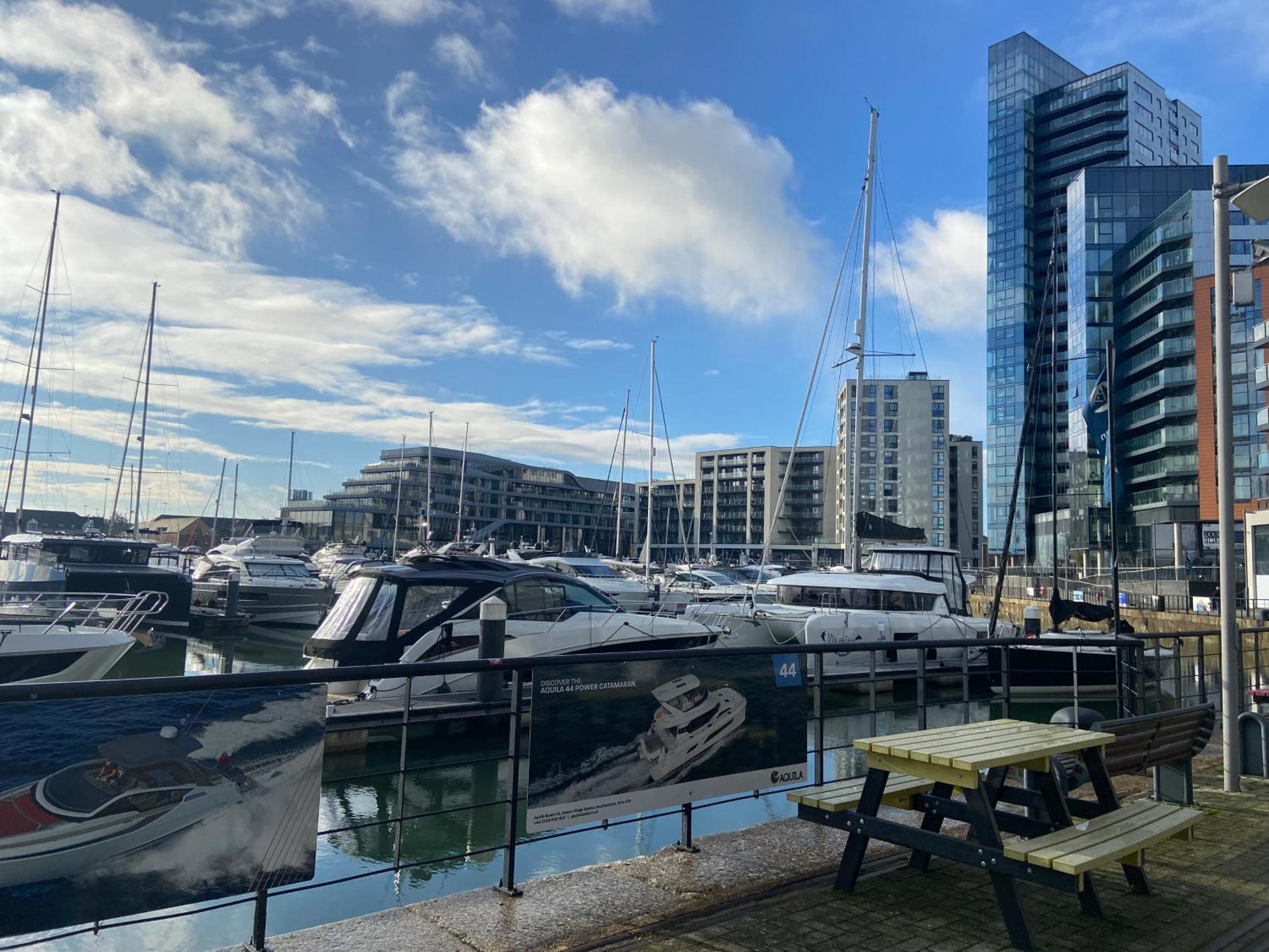 2 Bedroom Near Ocean Village Marina Port Apartment Southampton Zewnętrze zdjęcie
